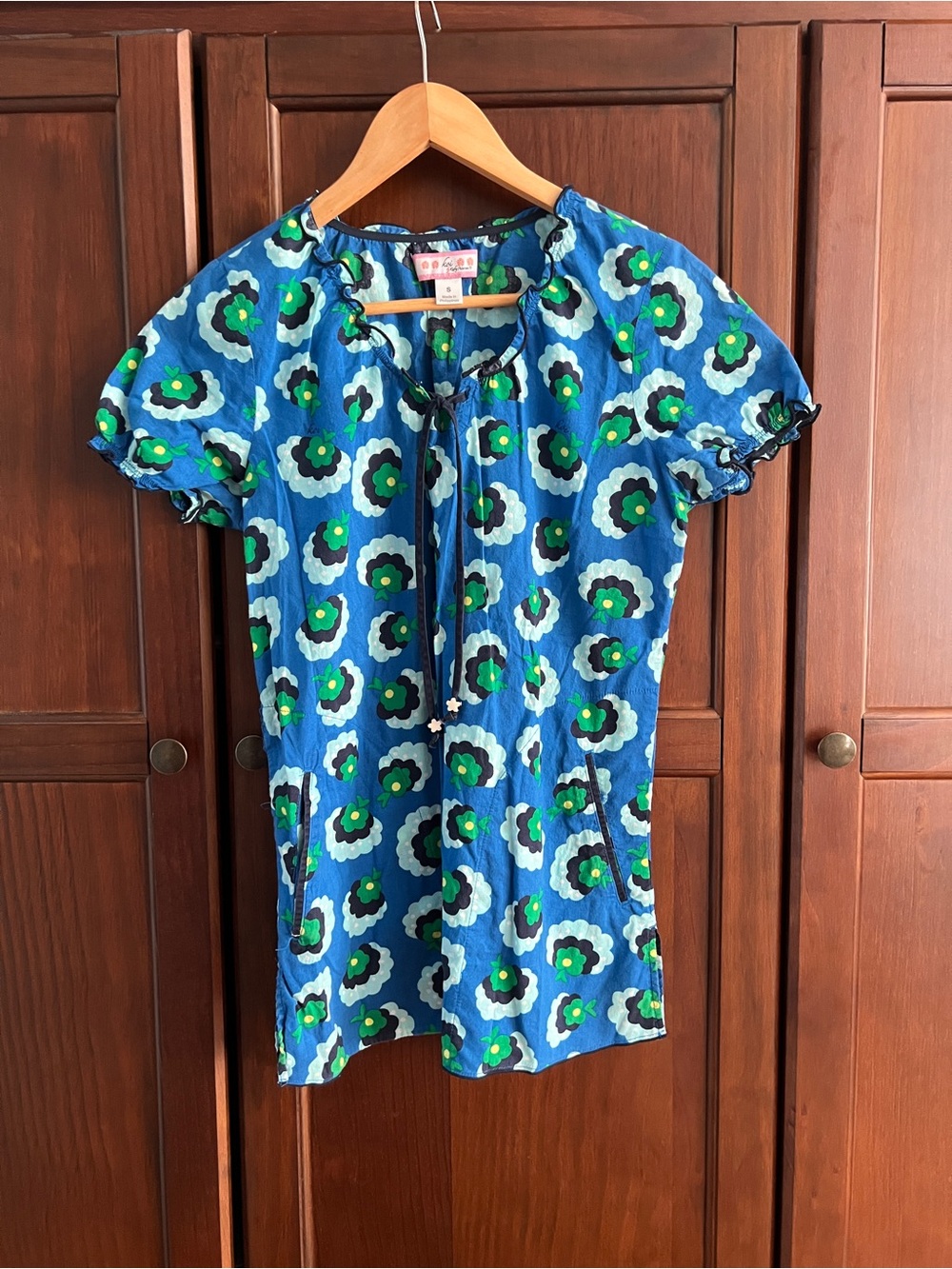 Koi by Kathy Peterson Bridgette Scrub Top S Blue Mod Retro Floral 100% Cotton